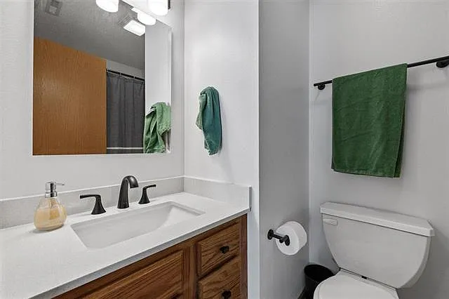 2808 Irving Ave — Photo 6
