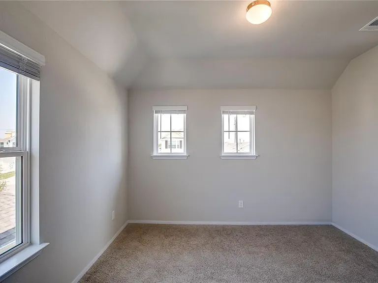 226 Trailside Ln — Photo 23