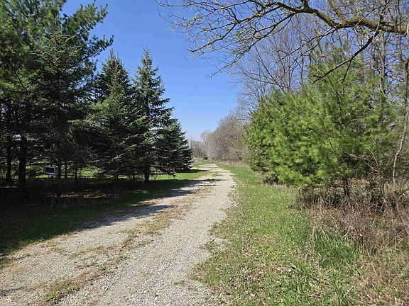3rd image of 5834 Brockway Rd
