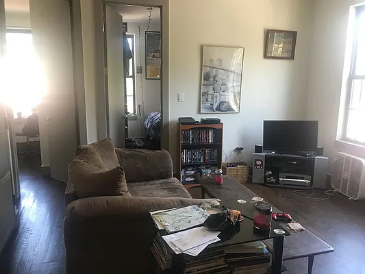 Rented by Premier Metro Realty Corp | media 20