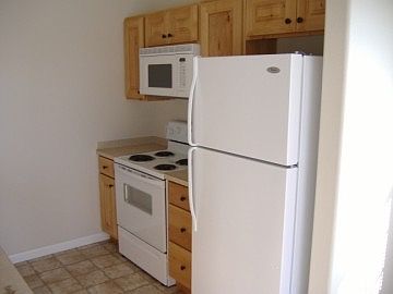 2nd image of 130 Clubhouse Cir APT 102