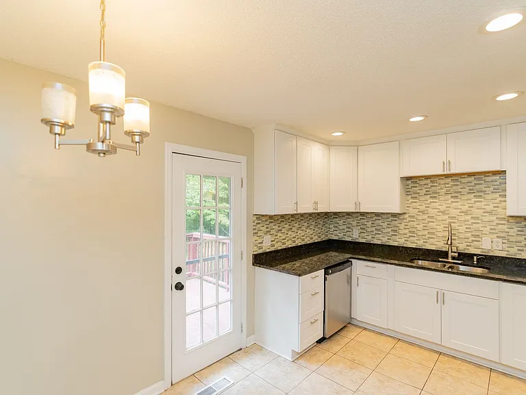 37 Anderson Rd — Photo 9
