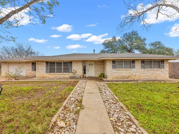 1003 W Hill St, Fredericksburg, TX 78624