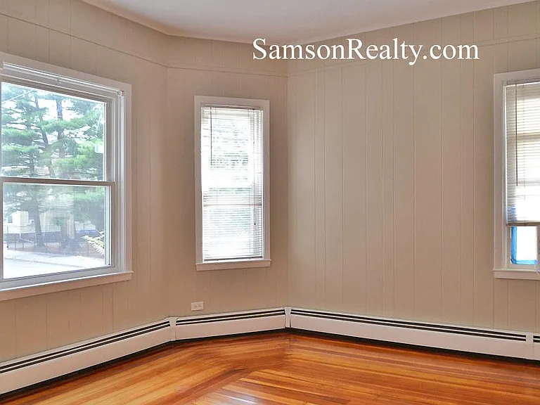 131 Benevolent St — Photo 4