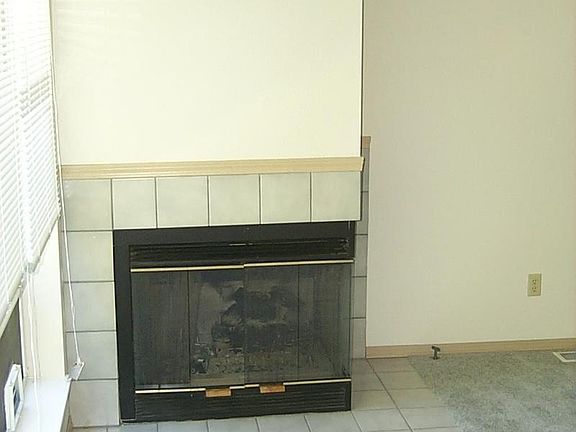 4th image of 1615 Bellevue Way NE APT 02