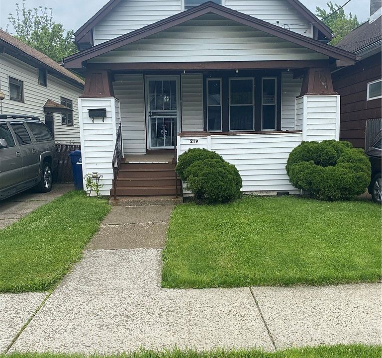 1st image of 219 Hagen St