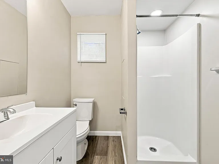 327 Powhattan Ave #B — Photo 8