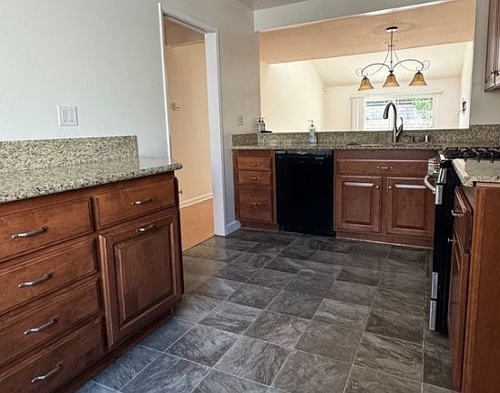 4th image of 12674 Oxford Dr #A