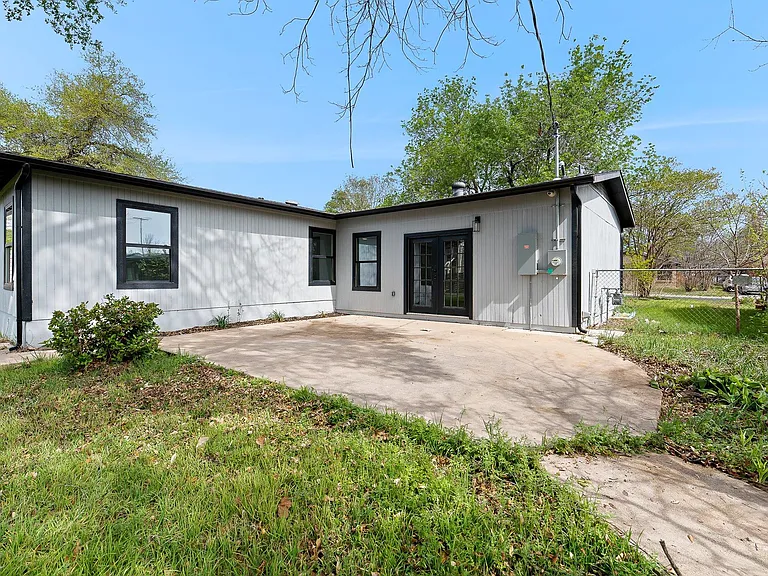 1307 Yorkshire Dr — Photo 37