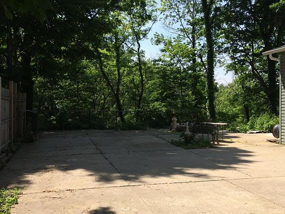 2nd image of 1924 River Bluff St