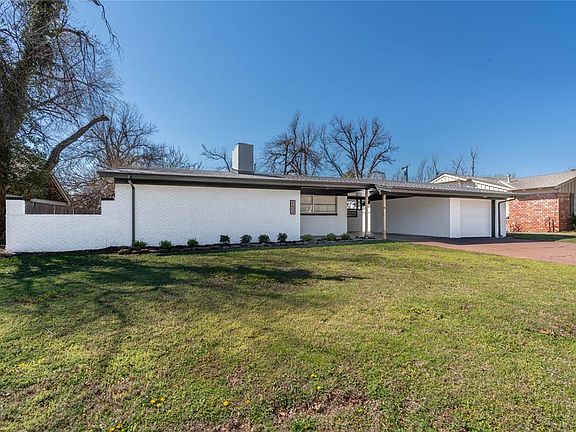 2nd image of 2604 Chaucer Dr