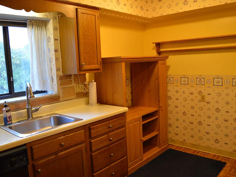 521 Forest Green Dr — Photo 5