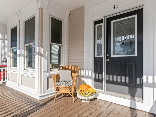 41 Beacon St, Gloucester, MA 01930