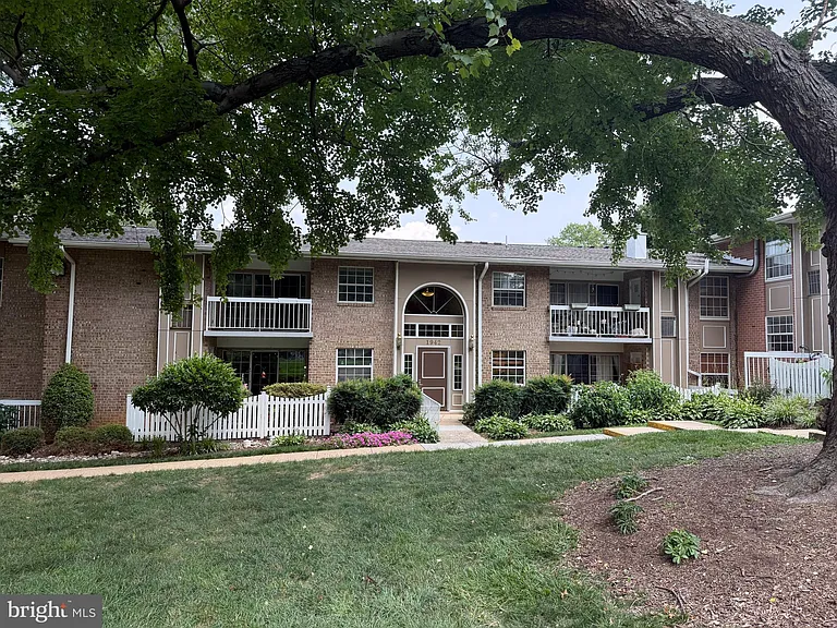 1942 Kennedy Dr #201 — Photo 1