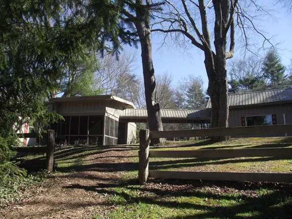 178 Maple Hill Rd, Penrose, NC 28766