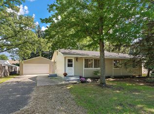 2986 Woodbridge St, Roseville, MN 55113
