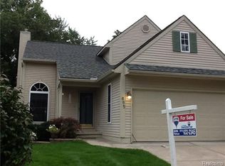 655 Holly Point, Fenton, MI 48430