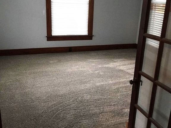 4th image of 704 W 2nd St