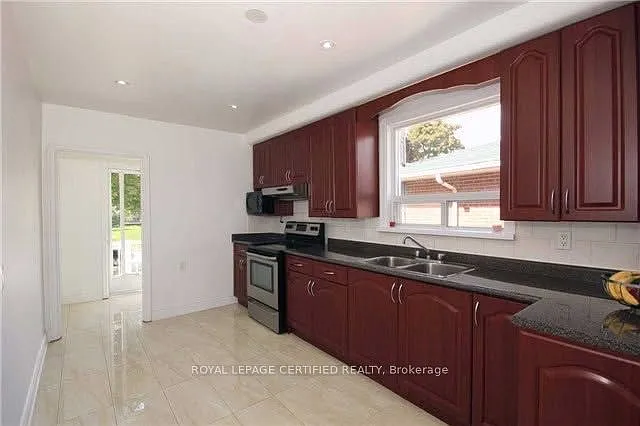 109 Hiscock Blvd #LOWER — Photo 3