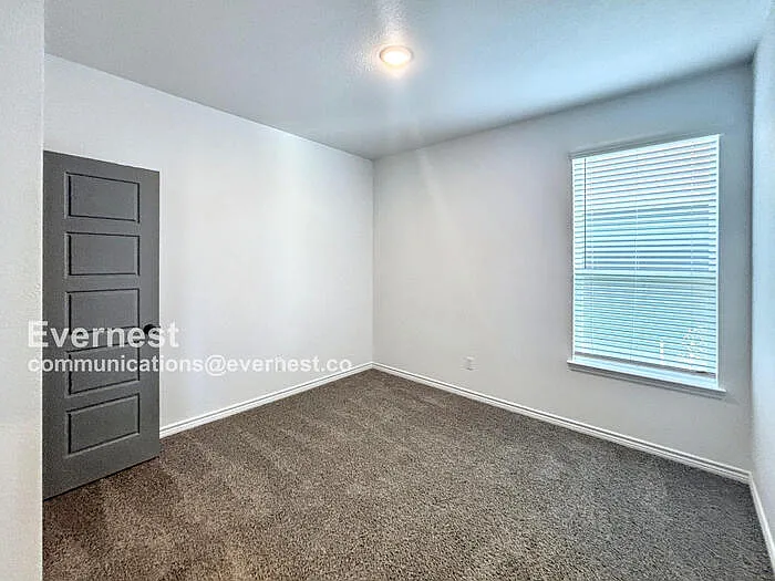 2123 Hornbeam St — Photo 13