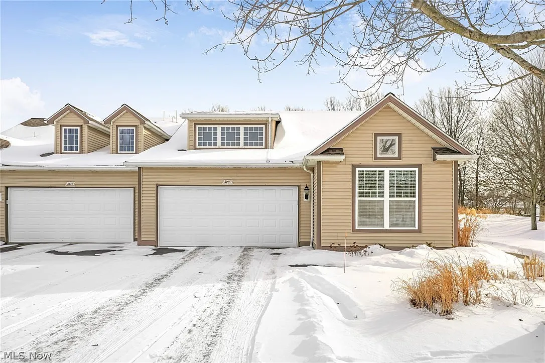 2195 Southampton Ln photo 1