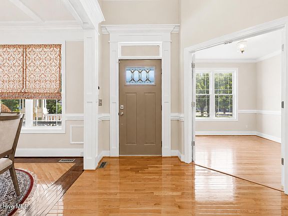 3rd image of 716 Kensington Park Road