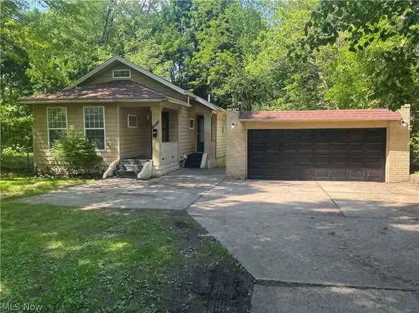 1263 Newton St, Akron, OH 44305