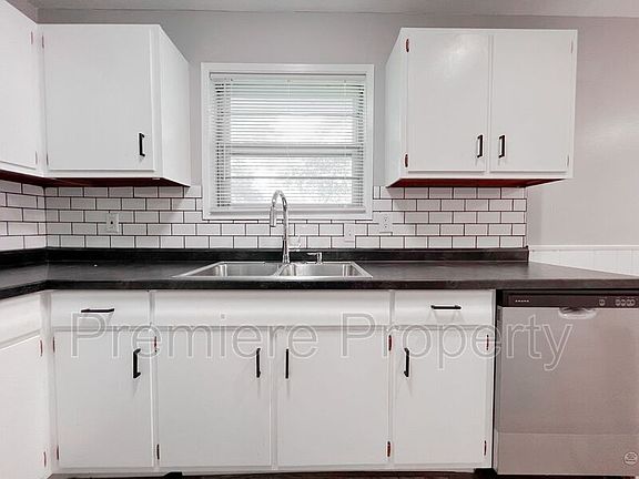 5th image of 5101 NE 58th St