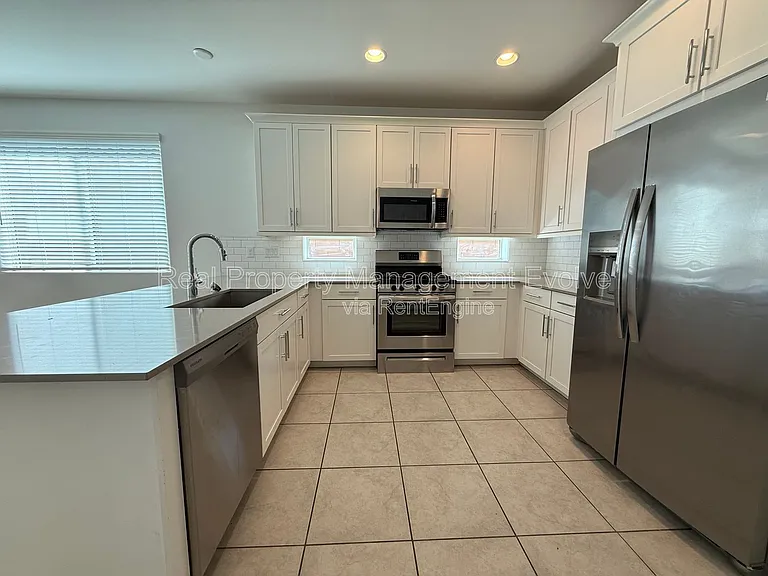 6324 W Warner St — Photo 4
