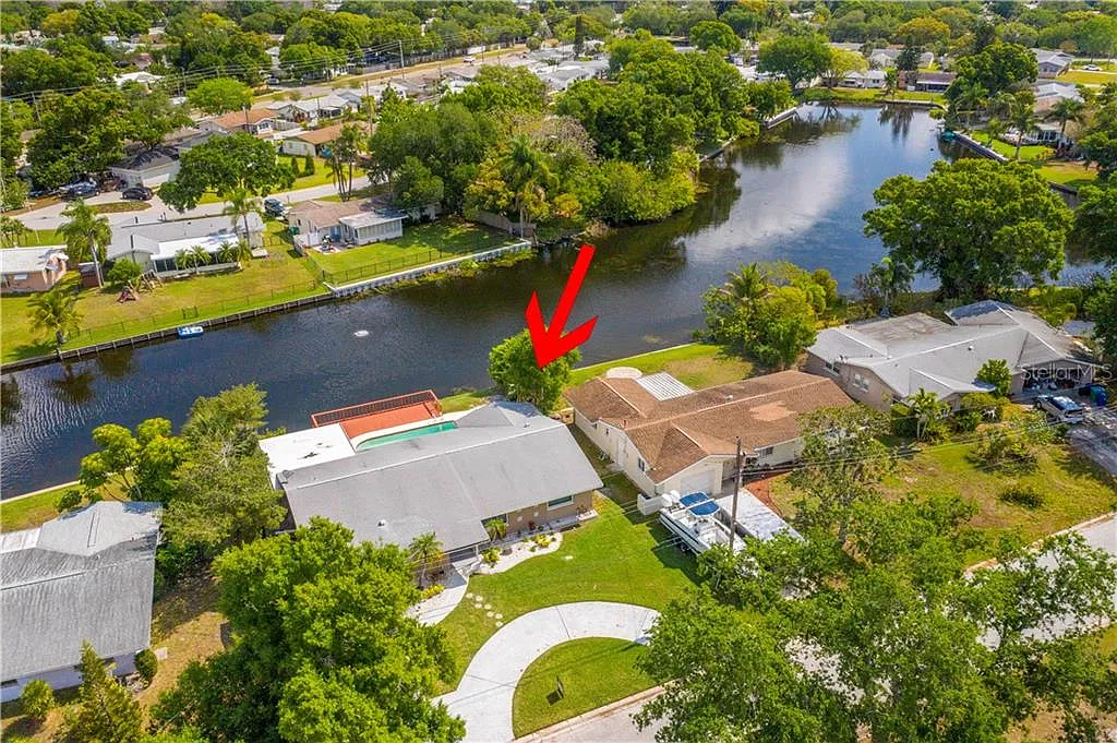 3 bed 2 bath pool home — Photo 3
