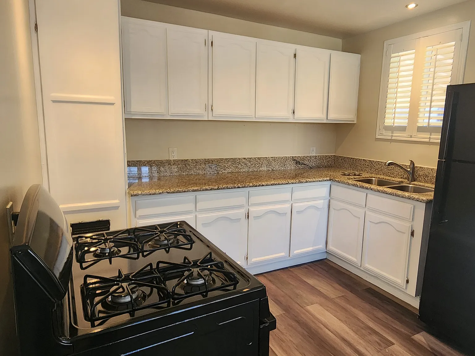 3 bed, 967 sqft, $3,700 — Photo 2