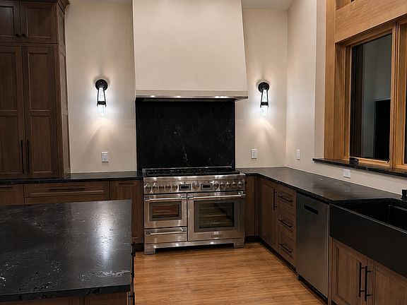 4th image of 657 Paragon Dr