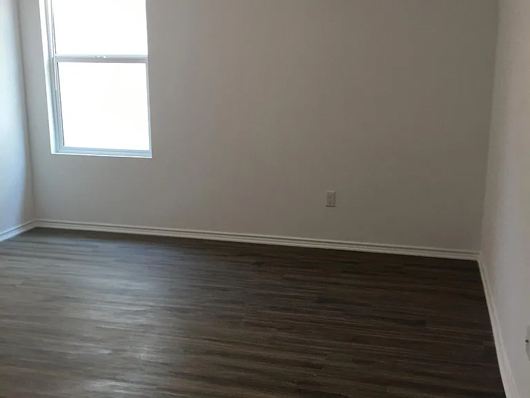 306 Montego St — Photo 14