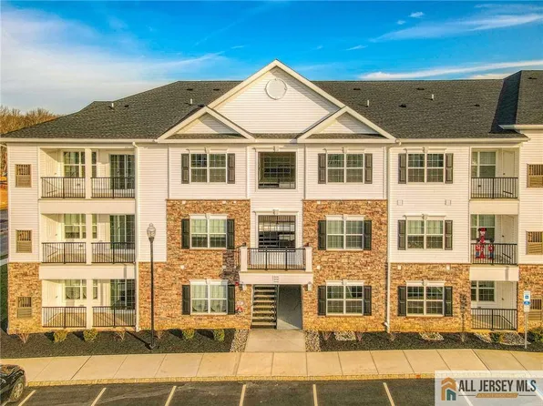 734 Stiller Ln, Monroe Township, NJ 08831