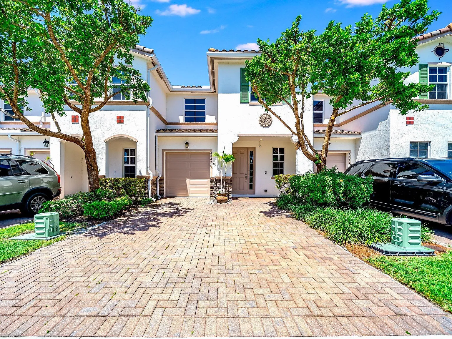 3 bed, 2.5 bath, 1807 sqft, $3,000 — Photo 1