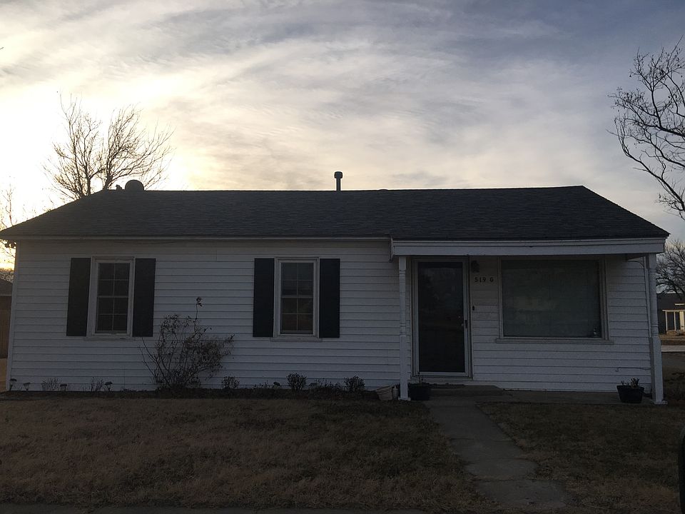 3 bedroom house w/1 1/2 bath