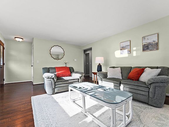 5th image of 2316 Meadow Ln