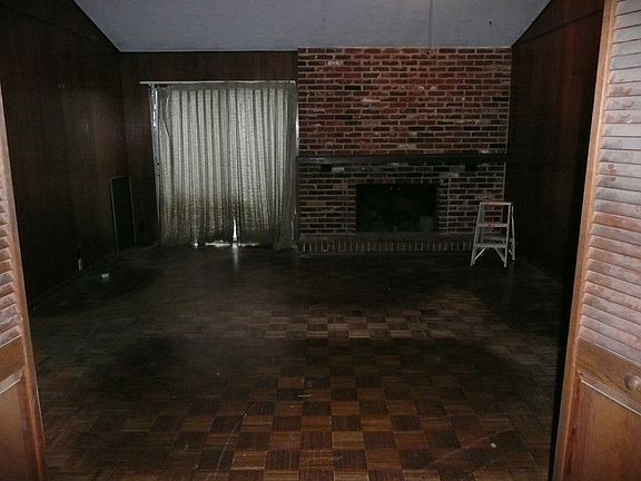 5th image of 400 Sunnyslope Dr