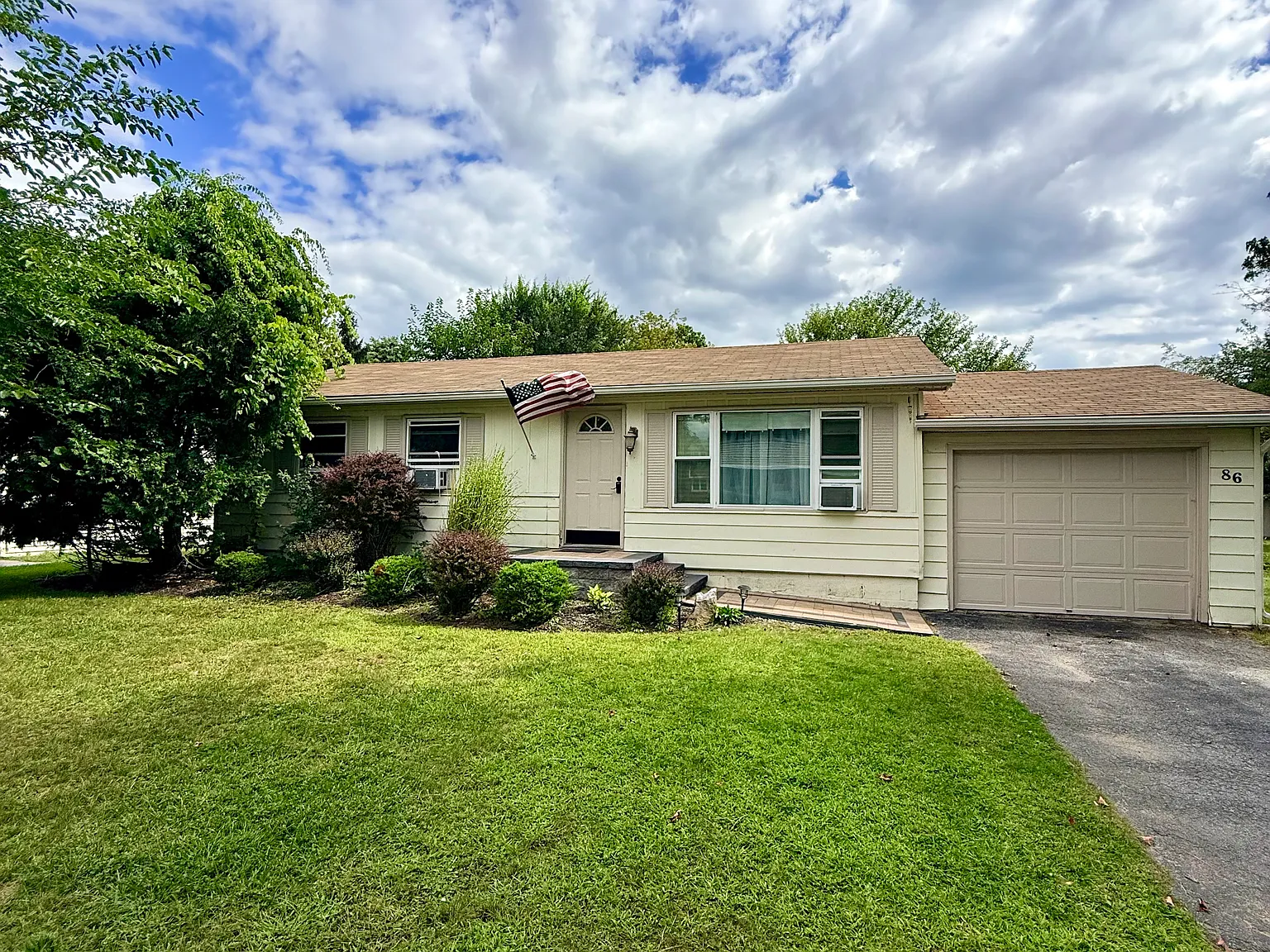 3 bed, 1350 sqft, $3,500 — Photo 1