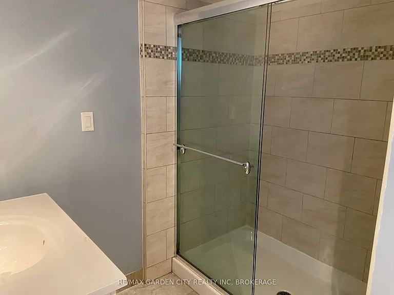 9 Stonegate Dr #LOWER — Photo 7