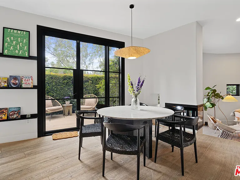 2065 Watsonia Ter — Photo 9