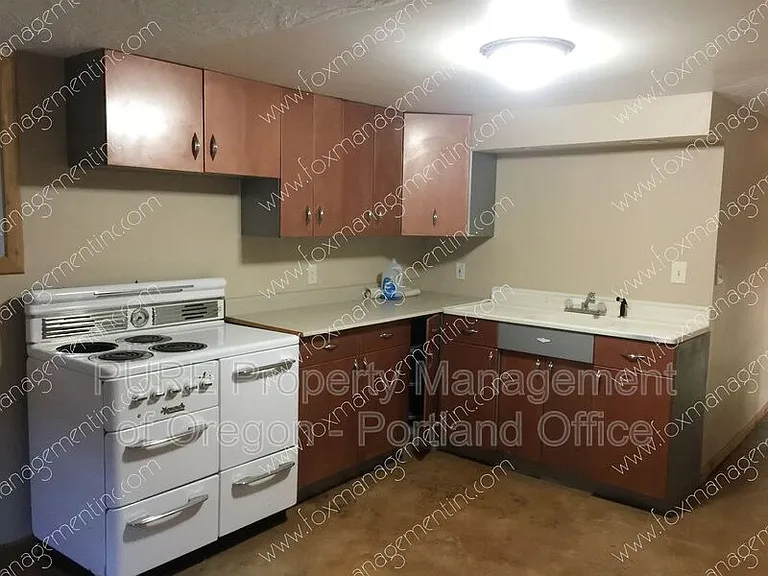 6320 NE Simpson St — Photo 18
