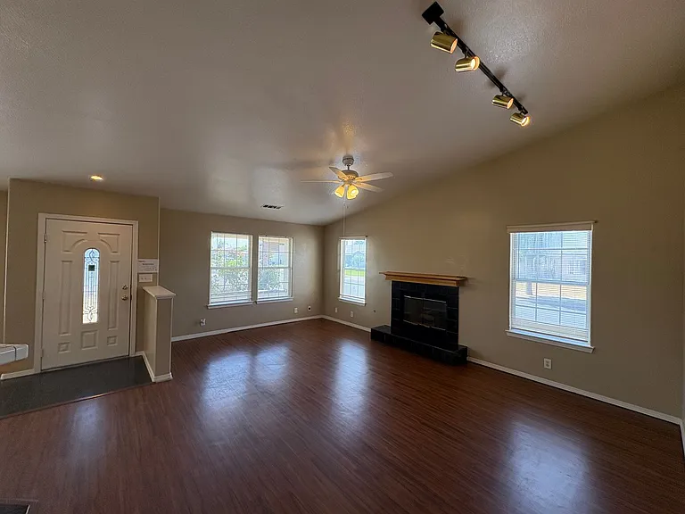 391 Trinity Ct — Photo 22