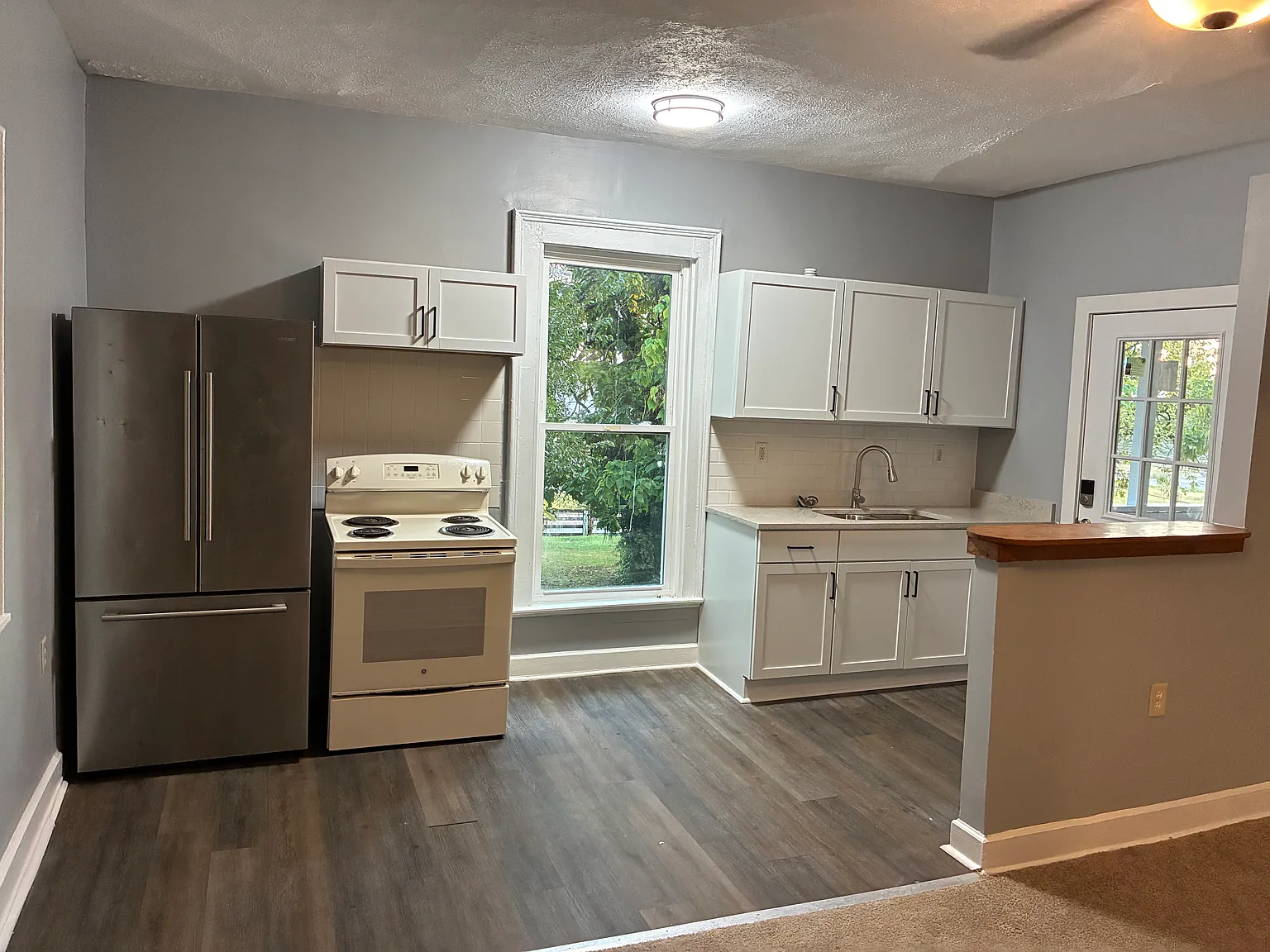 3 bed, 1000 sqft, $1,200 — Photo 3