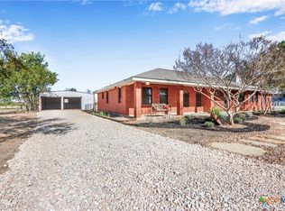 1580 N Graytown Rd, Saint Hedwig, TX 78152