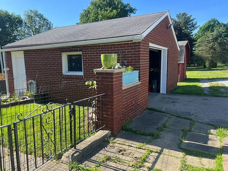 2247 Tremont Ave SW — Photo 3