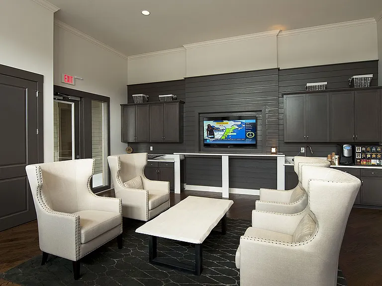 Whitepalm Apartments — Photo 24