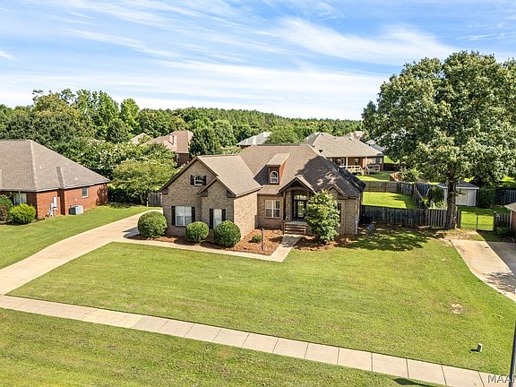 2nd image of 520 Stonegate Trl