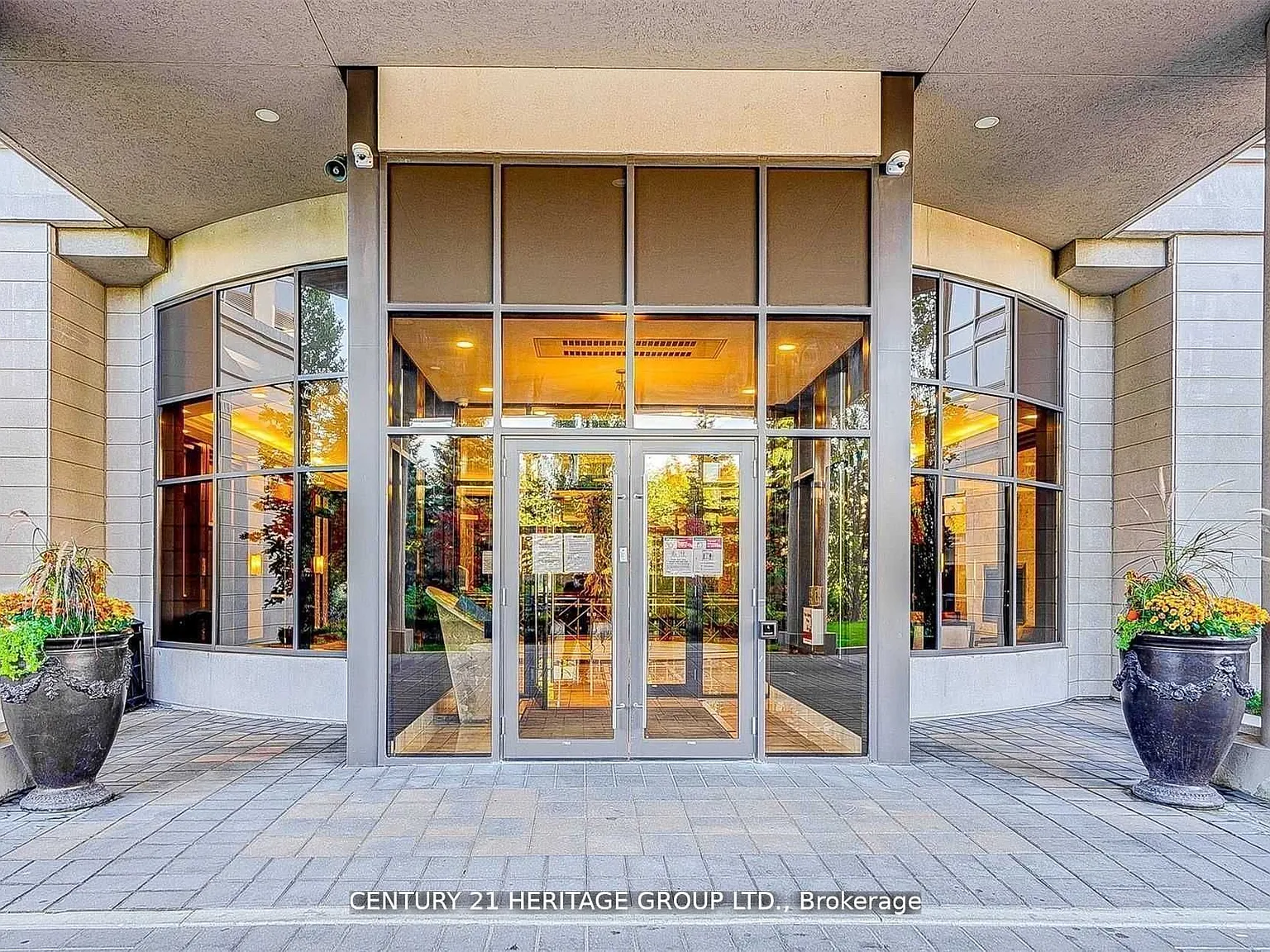 2 bed, $2,800 — Photo 2