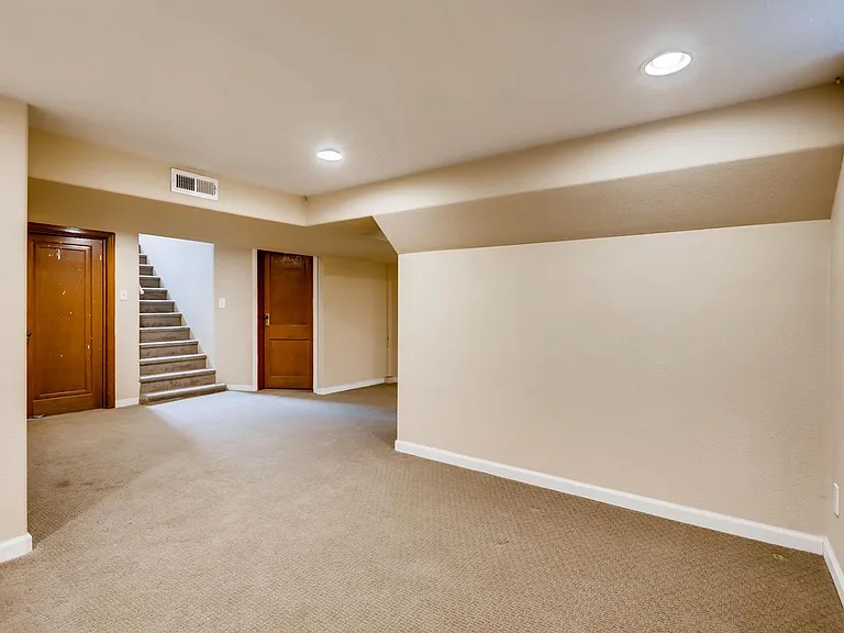 1718 Newport St — Photo 12